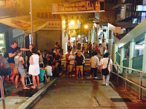 閉じこまらずに、社交的に@香港