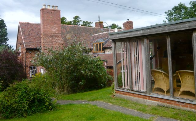 もらって嬉しい贈って嬉しい、日本からのお土産と日本へのお土産