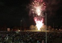 超低空花火の迫力・オーストラリアのクリスマスは夏祭り