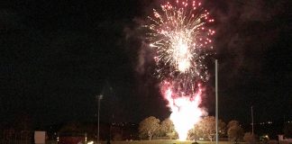 超低空花火の迫力・オーストラリアのクリスマスは夏祭り