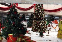 クリスマスが終わるのは・・・居心地の悪そうなサンタ@オーストラリア