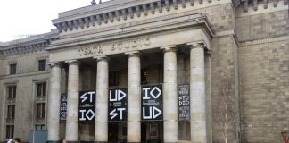 相手が外国人であろうと、ポーランドではポーランド語を話すのが常識