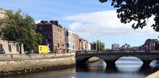 アイルランド〜日本間の宅配便事情