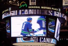 喧嘩も見どころの一つ! カナダの『国技』アイスホッケー