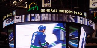 喧嘩も見どころの一つ! カナダの『国技』アイスホッケー