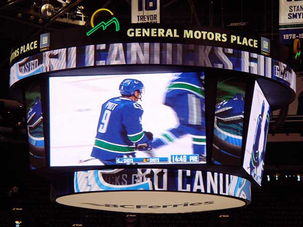 喧嘩も見どころの一つ カナダの 国技 アイスホッケー カナダ ワーホリニュース