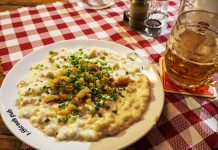 【スロバキアの伝統】イースター(復活祭)では女の子が鞭で叩かれる!