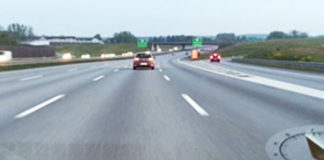 デンマークの車のフロントガラスの右側下についている時計、知ってる?