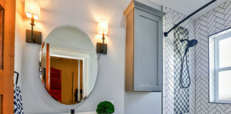 シェアハウスの朝はまさに戦争!?バスルーム争奪戦..