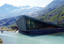 ノルウェーで一番感動したのはなんといっても、「フィヨルド」