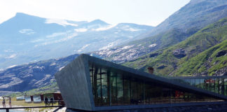 ノルウェーで一番感動したのはなんといっても、「フィヨルド」