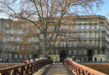 ポーランドでは仕事だって、住むところだって、みんなSNSで見つけられる!