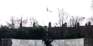 スーパーは連日長蛇の列・アイルランドの今